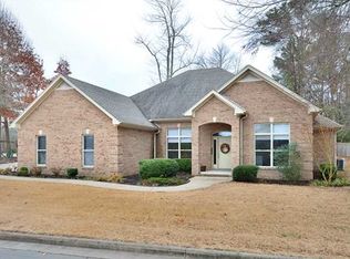 946 Skypark Rd, Florence, AL 35634