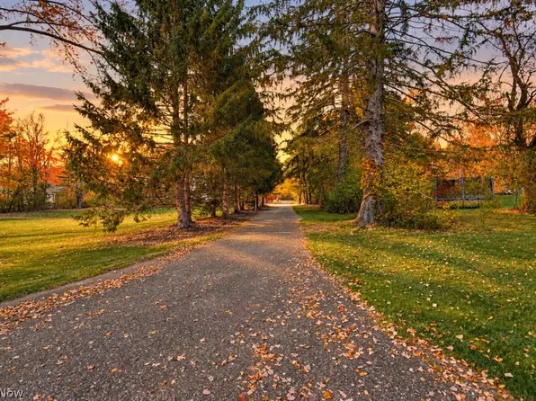 Bell Rd, Chagrin Falls, OH 44022