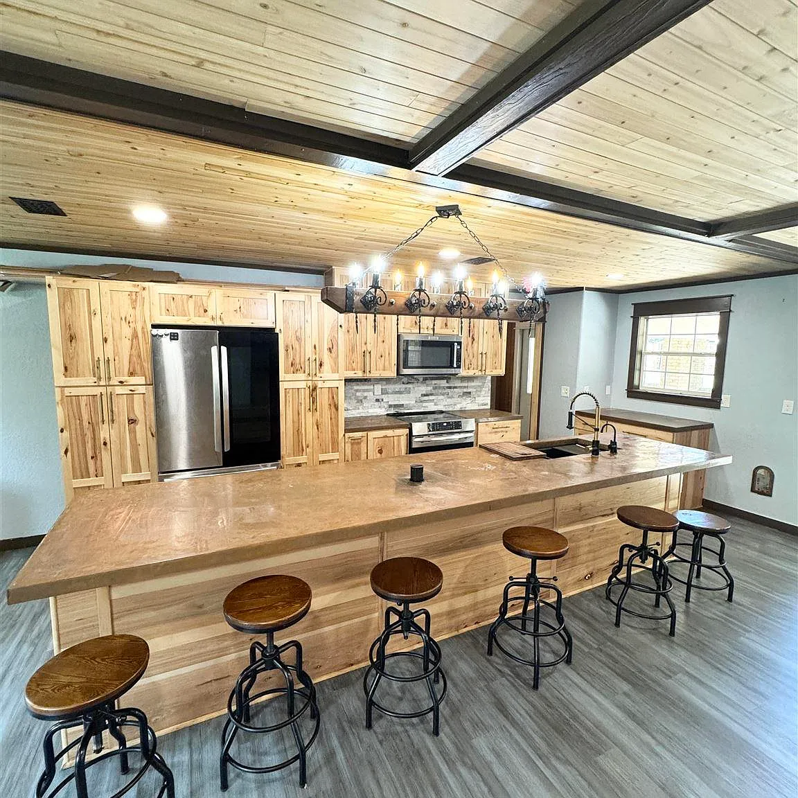 3 bed, 2139 sqft, $2,000 — Photo 4