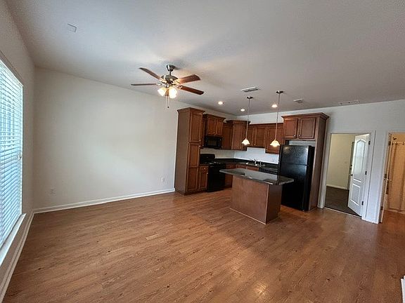 3rd image of 1927 Durham Ave
