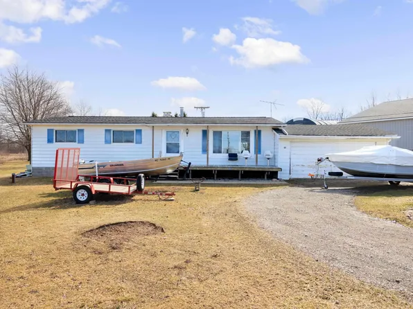 10635 Gratiot Ave, Casco, MI 48064