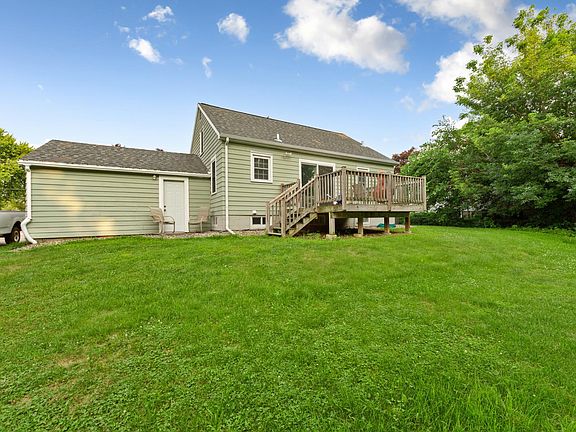 5th image of 718 5th St SE