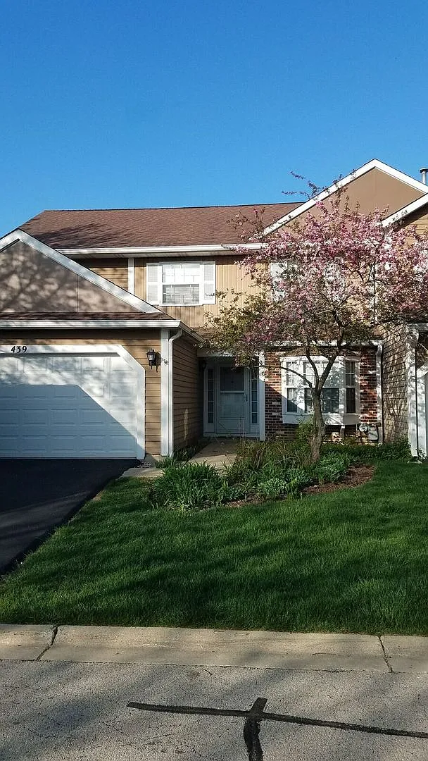 439 Ascot Ln photo 1