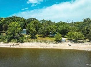 1 Golden Eagle Ferry Rd, Golden Eagle, IL 62036