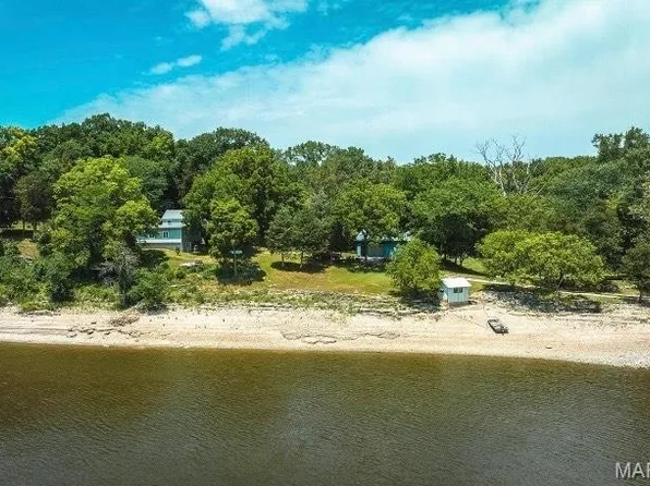 1 Golden Eagle Ferry Rd, Golden Eagle, IL 62036