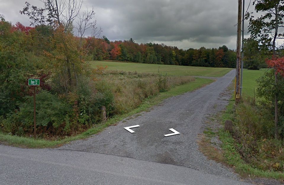 2nd image of 2 Ivy Ln