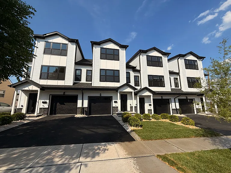 820 W Elizabeth Ave #C — Photo 2