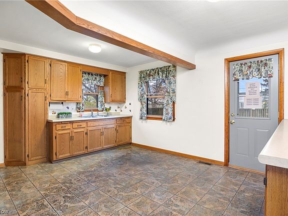3rd image of 7569 Pleasant Hill Dr