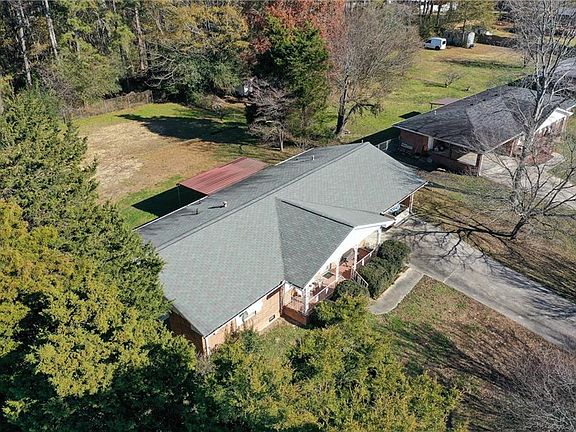 4th image of 3926 Wexford Dr