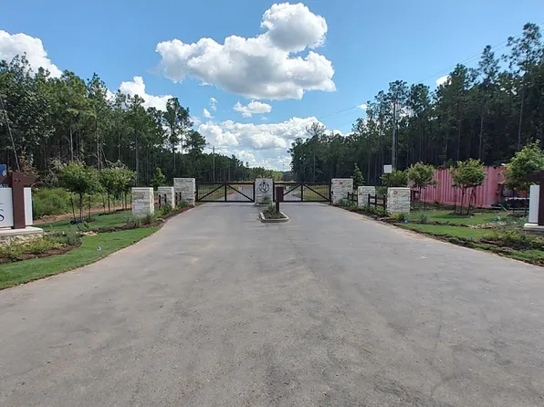 107 Henry Stuart Ct, Huntsville, TX 77340