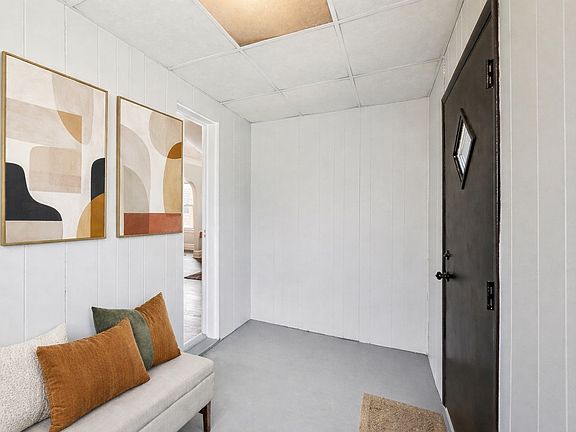 4th image of 4575 N Narragansett Ave