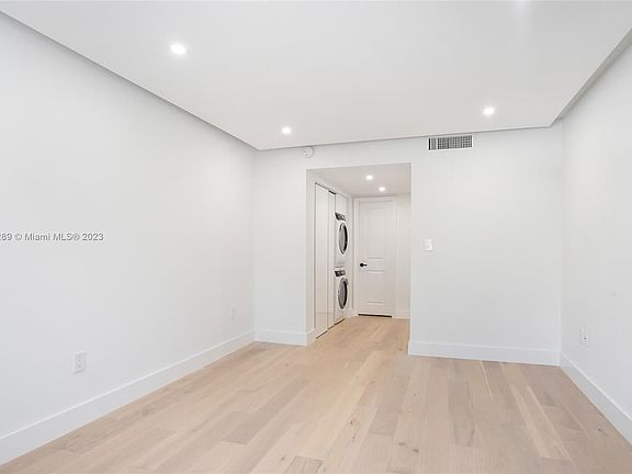 5th image of 17109 N Bay Rd #D-203