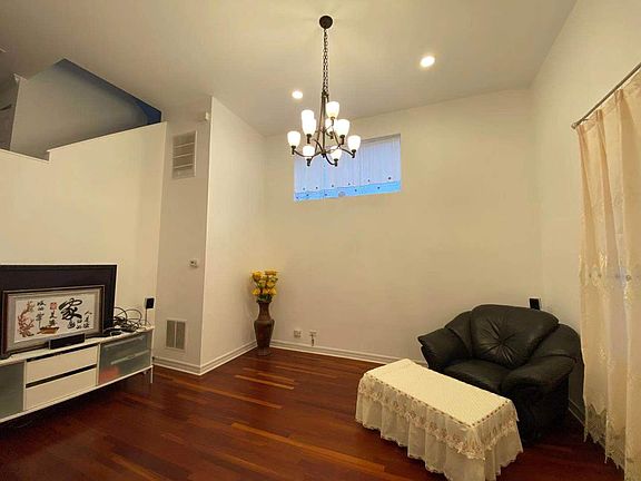 3rd image of 3511 S Hoyne Ave APT 1