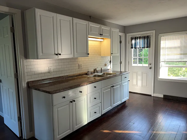 588 W Hartford Ave #B — Photo 8