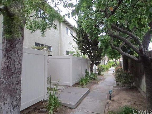 Quite rear unit off of the street