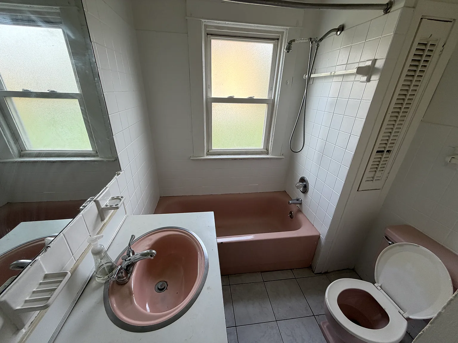2 bed, $950 — Photo 2