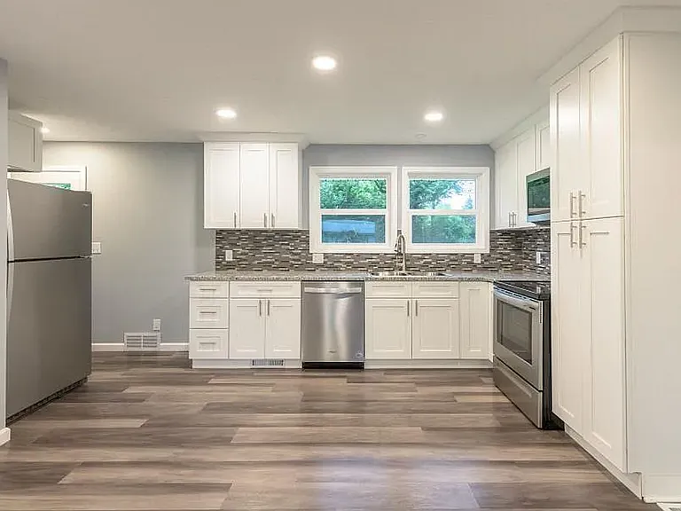 1125 Windsor Dr — Photo 4