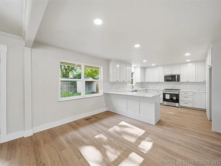 10714 S 86th East Cir — Photo 7