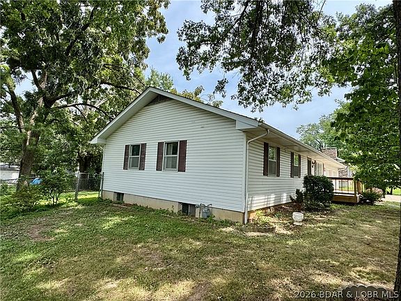 5th image of 1007 E Lawson Ave