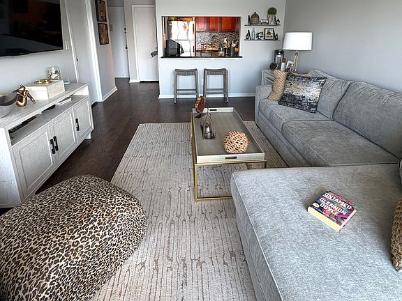 5th image of 25-40 Shore Blvd #8T