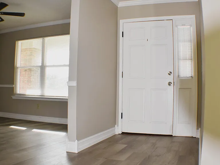 10439 Inverness Dr — Photo 4