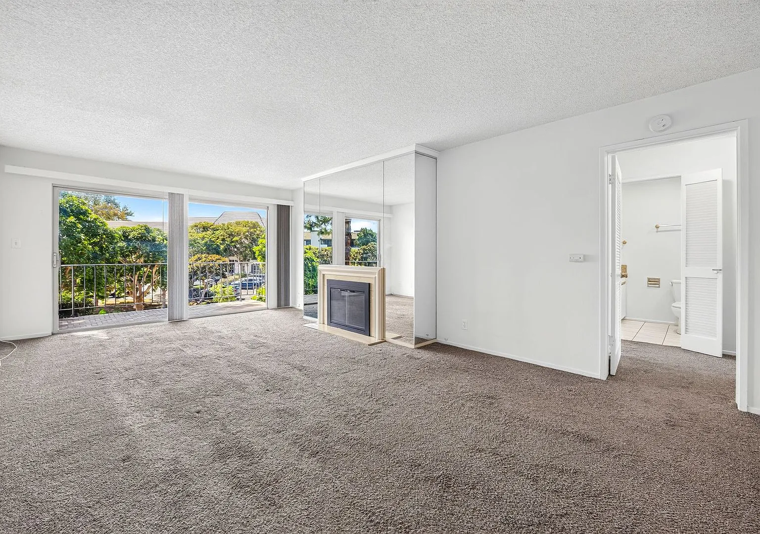 Coastal Condo in Gated Versailles Community — Photo 2