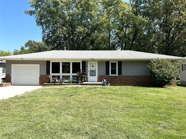 22 Schaperkoetter Dr, Fairview Heights, IL 62208