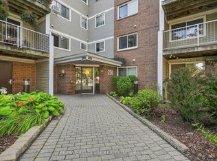 250 Brittany Dr #318, Ottawa, ON K1K 4M1