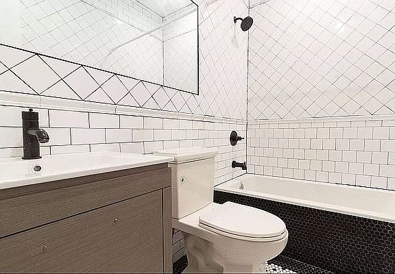 4th image of 385 Woodbine St #1L