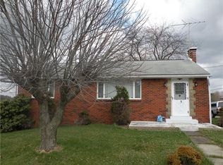 5 Westwood Dr, Jeannette, PA
