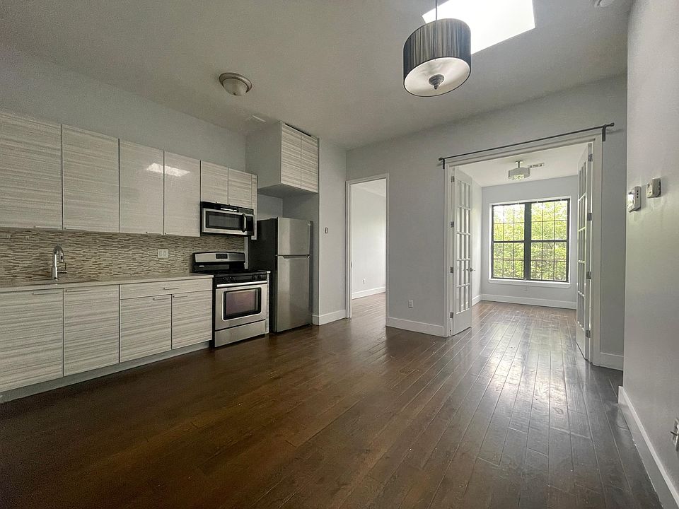 1st image of 771 Saint Johns Pl APT 3R