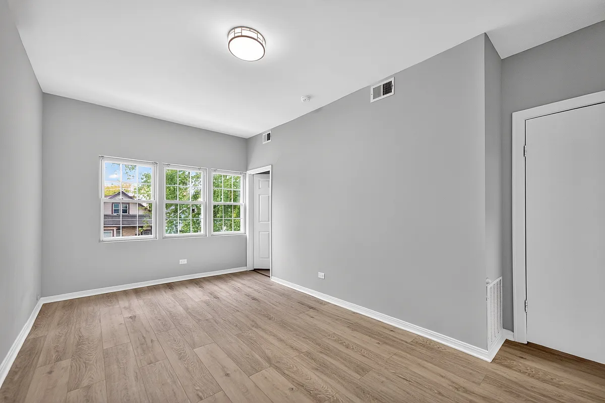 Building Photo - 5339 S Aberdeen St #2