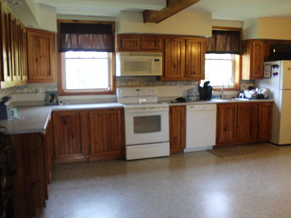 3rd image of 16 Pleasant Street