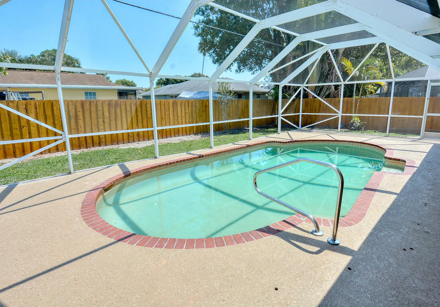 3 bed, 2.0 bath, 1752 sqft, $3,300 — Photo 2