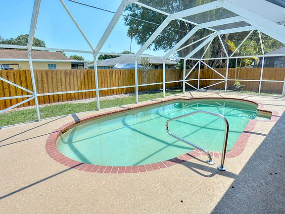 2nd image of 943 SE Browning Ave