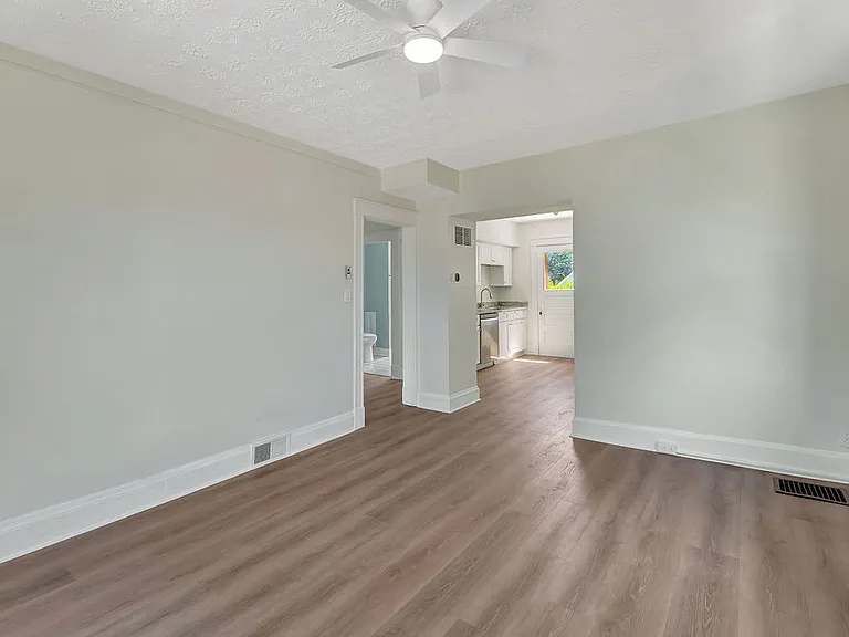 4304 33rd Ave #2 — Photo 25