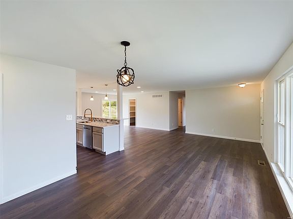 4th image of 1337 Jeanne Hills Dr