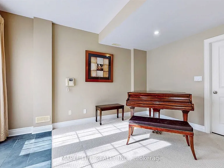 246 Sir Benson Dr — Photo 31