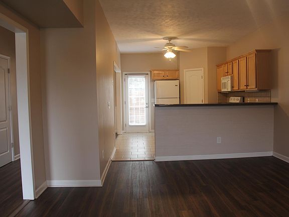 5th image of 284 Meigs Dr APT B15