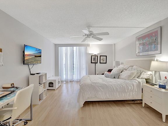 4th image of 2812 N 46th Avenue #G269