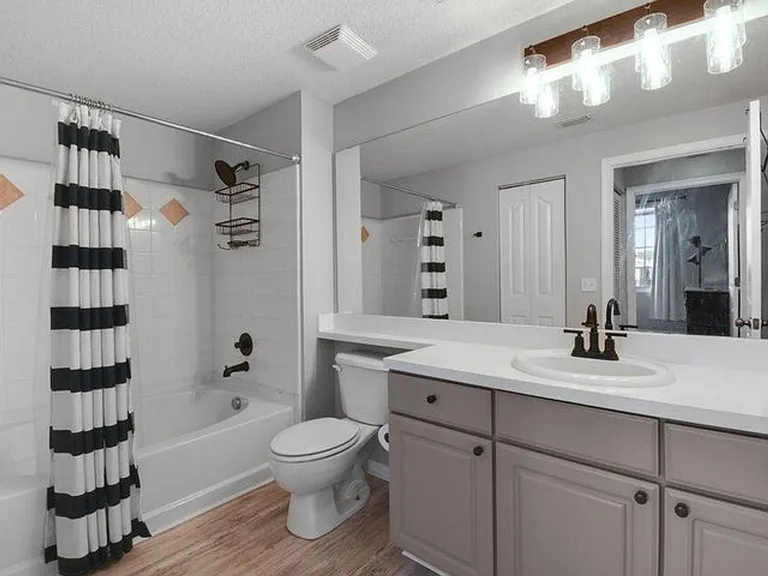 7302 Myrtlewood Cir W — Photo 18