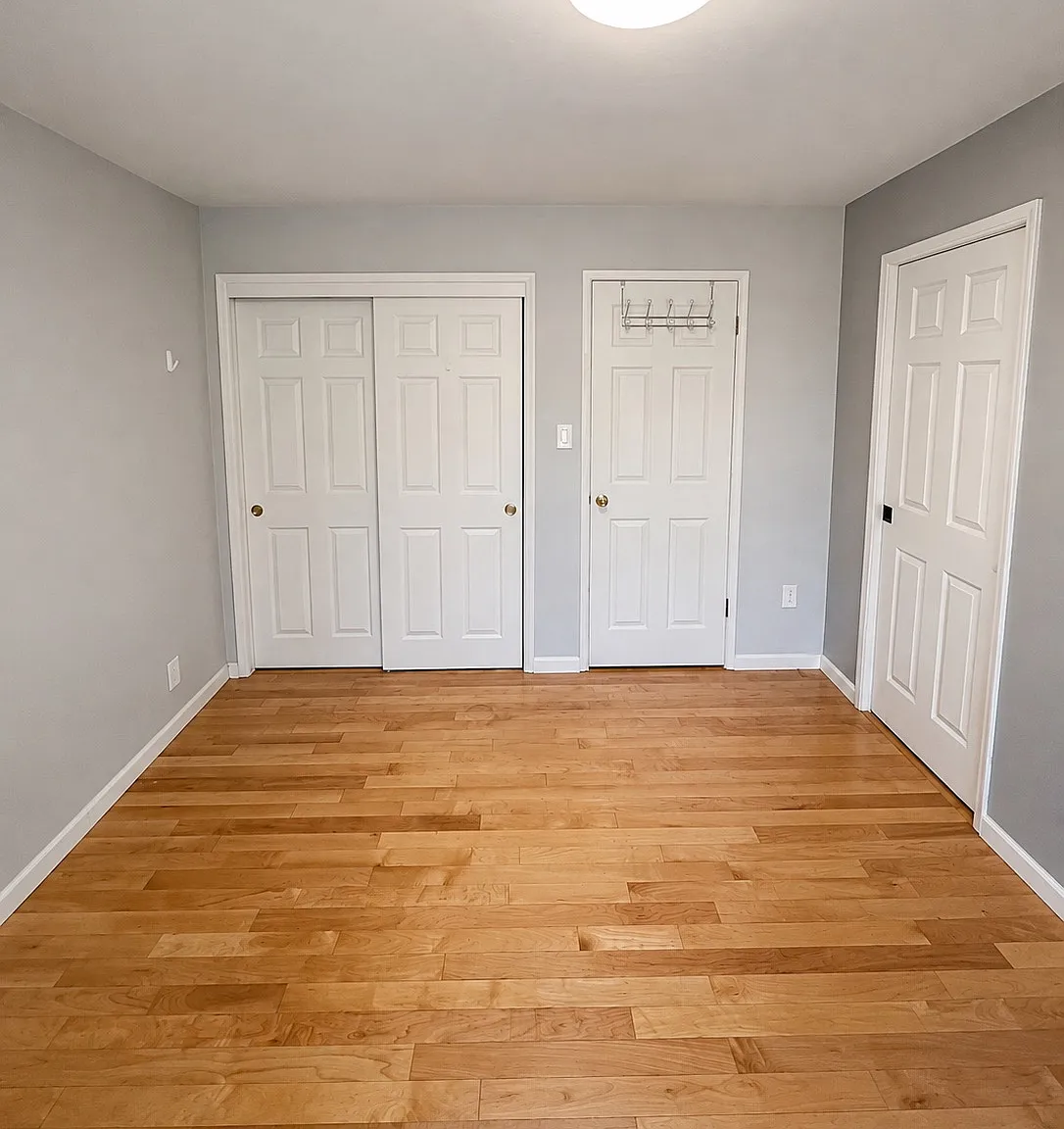 5 bed, 2400 sqft, $1,250 — Photo 2