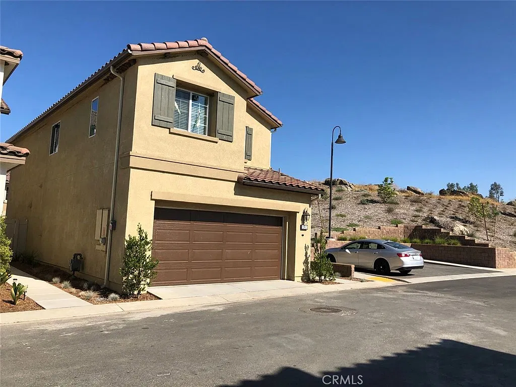3 bed, 2.5 bath, 1733 sqft, $2,950 — Photo 3