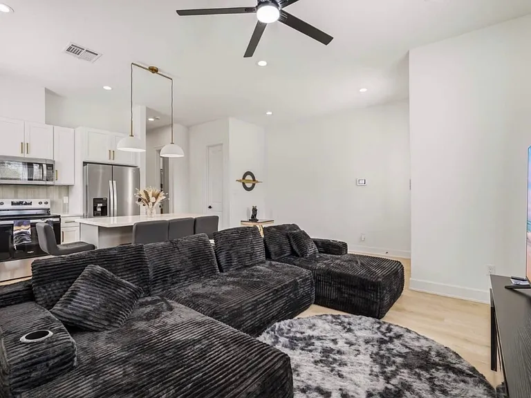 6532 Weston St — Photo 14