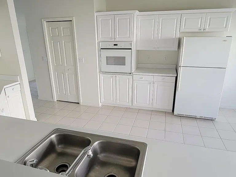 729 Kenwood Cir — Photo 11