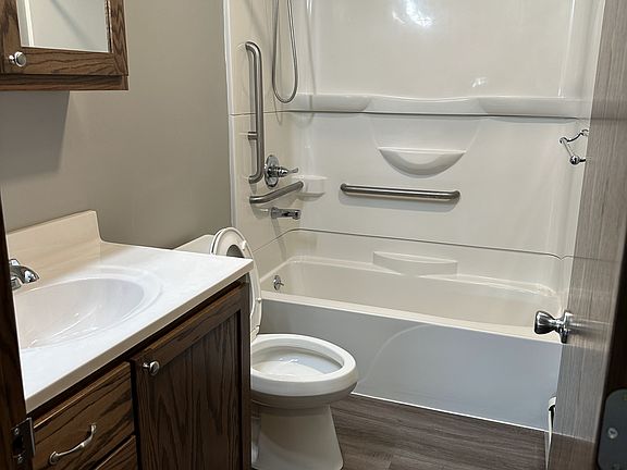 2nd image of 6 S Sheakley Ave APT 8