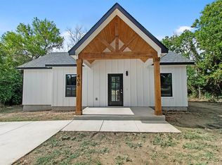 408 Griffin St, Luling, TX 78648