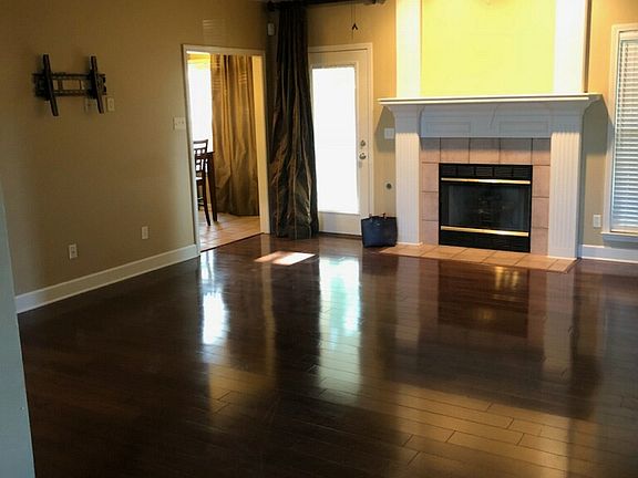 2nd image of 2312 Orleans Pl