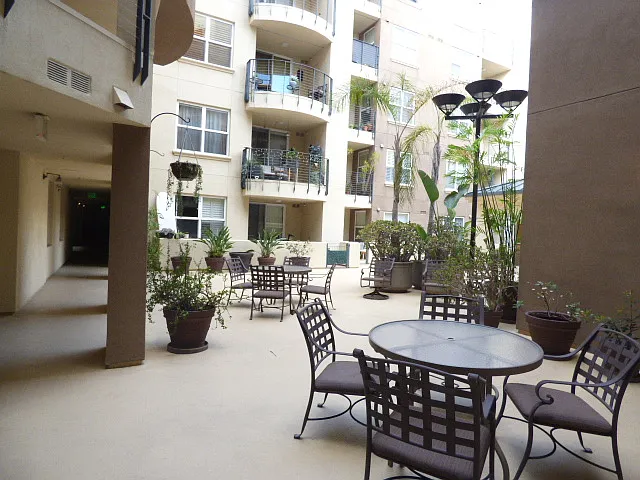 2 bed, 1024 sqft, $3,095 — Photo 2