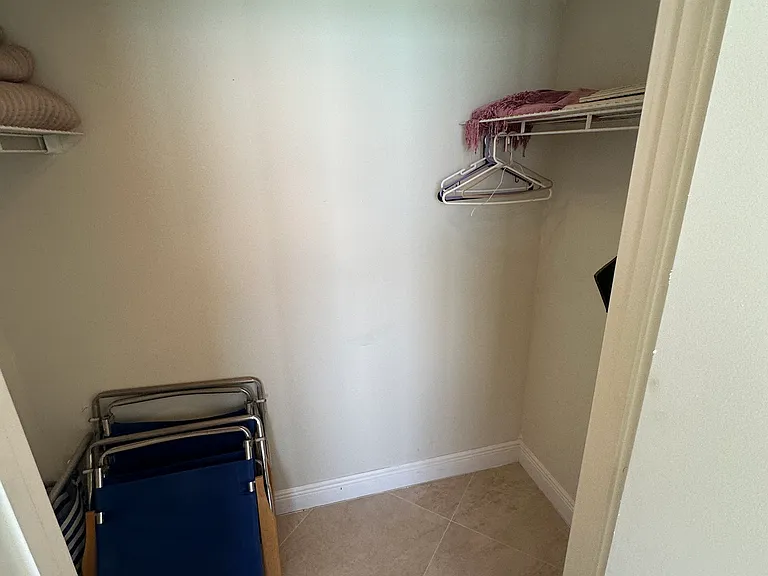 Master bedroom walkin closet